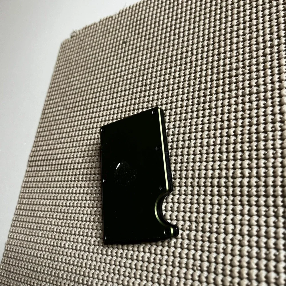 Olive Green Metal RFID Blocking Minimalist Wallet with Money Clip AirTag‎ Mount